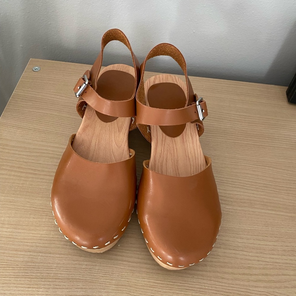 Cute and comfortable casual heels.